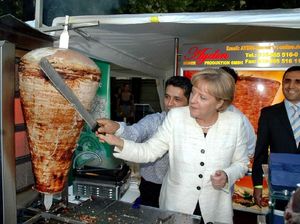 Angela Merkel, Wanita Paling Berpegaruh di Dunia Ternyata Doyan Makan Kebab