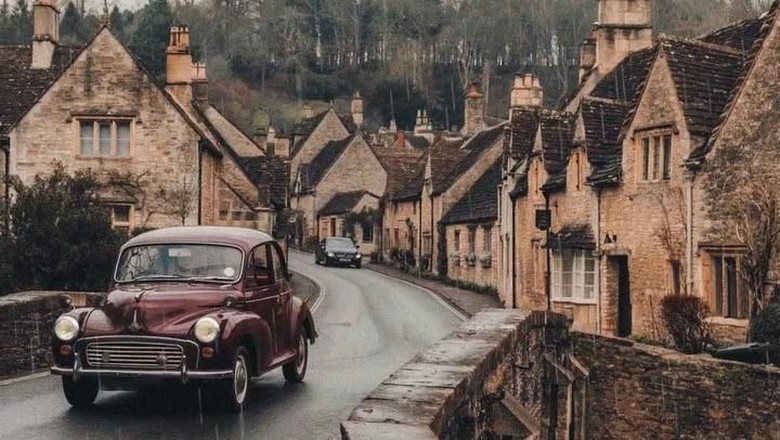 Mobil Morris Minor 1968 yang digunakan keliling Inggris (@monalogue/Instagram) foto1