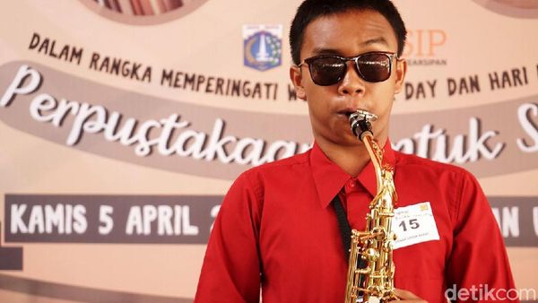 Aksi Memukau Anak Berkebutuhan Khusus Bermain Musik dan Melukis
