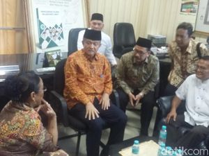 Puisi Jadi Kontroversi, Sukmawati Datangi Kantor MUI Puisi Jadi Kontroversi, Sukmawati Datangi Kantor MUI