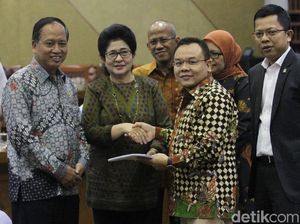 Menkes Serahkan DIM RUU Kebidanan ke Komisi IX