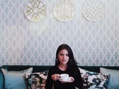 Cantiknya Marsha Aruan, Pacar El Rumi Saat Ngeteh dan Ngemil