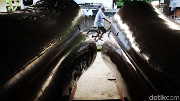 Melihat Pembuatan Peti Mati di Tangerang