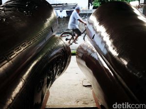 Melihat Pembuatan Peti Mati di Tangerang