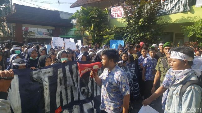 Pelajar SMA Negeri 2 Malang Kecam Arogansi Kepala Sekolah 
