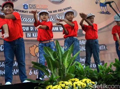 Aksi Anak-anak ABK di Hari Buku Internasional