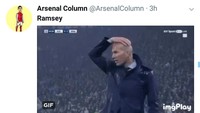 Mungkin begini reaksi manajer Real Madrid Zinedine Zidane andai melihat gol Ramsey secara langsung. Zidane juga mengusap-usap kepalanya yang botak saat melihat Ronaldo melakukan gol salto. (Foto: Twitter @ArsenalColumn)
