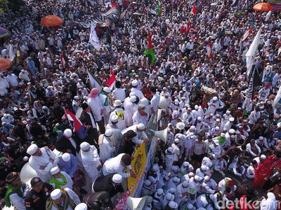 Potret Gelombang Aksi Demo Sukmawati di Berbagai Daerah