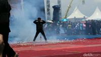 Ekstremnya Gesrek Garut: Dibacok Golok dan Diledakkan Petasan