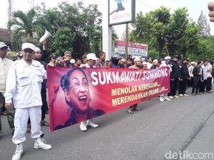 Aksi Demo Sukmawati Berlangsung Juga di Solo Aksi Demo Sukmawati Berlangsung Juga di Solo