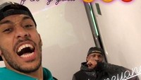 Penyerang Arsenal Pierre-Emerick Aubameyang sampai mengunggah Instastory yang memperlihatkan ekspresi takjub usai melihat Ramsey bikin gol cantik. (Foto: Instagram @aubameyang971)