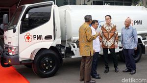 Wapres JK Saksikan Penyerahan Mobil Tangki Air