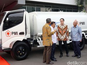 Wapres JK Saksikan Penyerahan Mobil Tangki Air