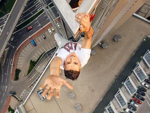 Kalau Merinding Lihat Foto Ini, Mungkin Kamu Fobia Ketinggian