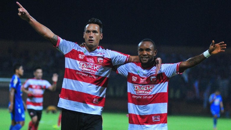 Madura United Bersabar untuk Rebut Puncak Klasemen Madura United Bersabar untuk Rebut Puncak Klasemen