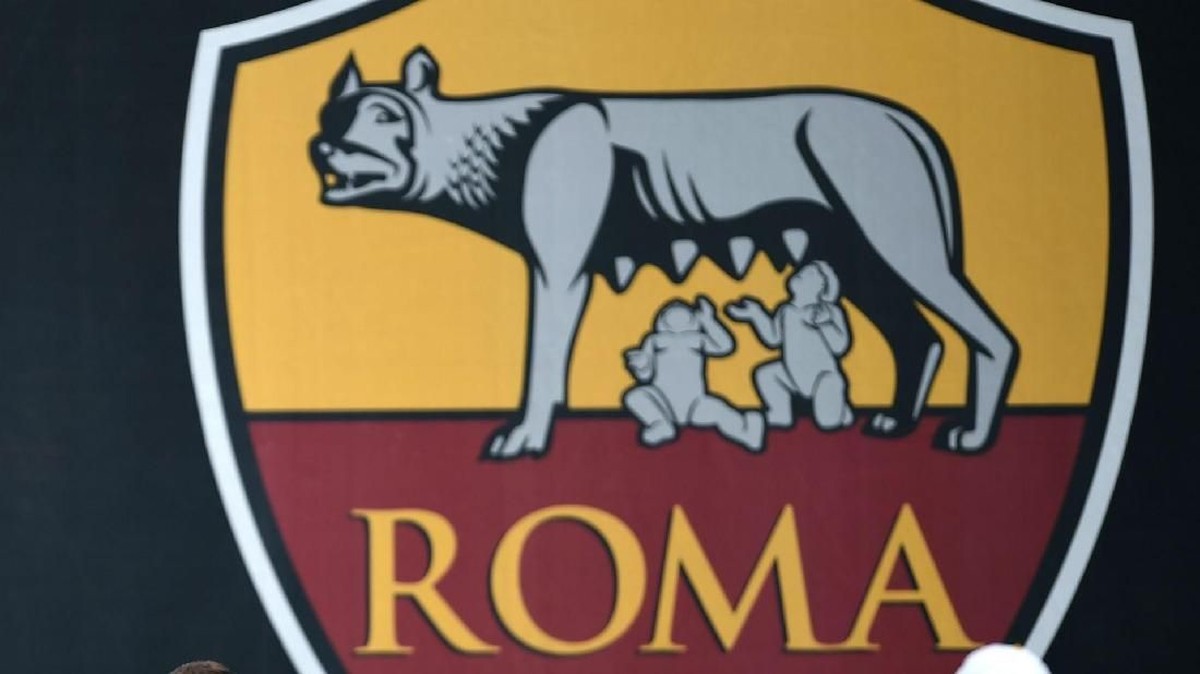Logo AS Roma (tanpa sensor) (Foto: Filippo Monteforte/AFP)