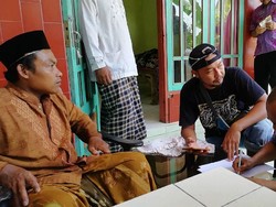 Solehudin di Masjid Saat Dengar Anak-Istrinya Tewas Tenggelam