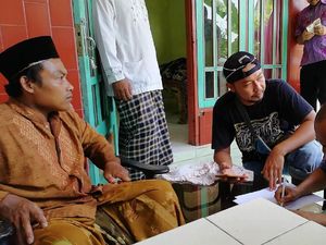 Solehudin di Masjid Saat Dengar Anak-Istrinya Tewas Tenggelam Solehudin di Masjid Saat Dengar Anak-Istrinya Tewas Tenggelam