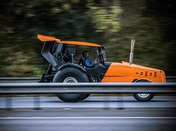 Gokil, Ini Traktor Paling Ngebut di Dunia