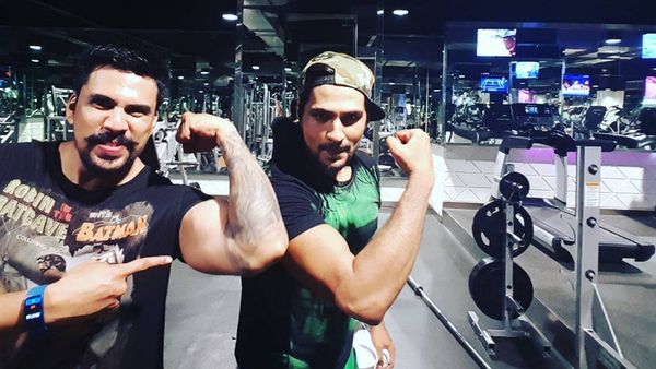 Foto: Bugarnya Cornelio Sunny, Aktor Blasteran Indonesia-Meksiko