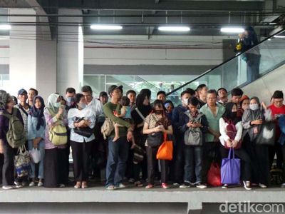 Sore Ini, Stasiun Duri Masih Padet Horor Berdesak-desakan
