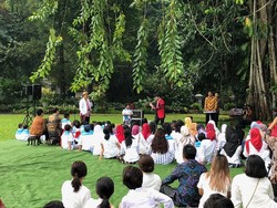 Jokowi Ajak Anak Pengidap Kanker Main Sulap di Istana Bogor