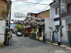 Uniknya Kampung Rastik dari Barang Bekas dan Antik di Bandung