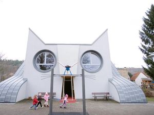 Menggemaskan! Bangunan TK Ini Berbentuk Kucing Raksasa