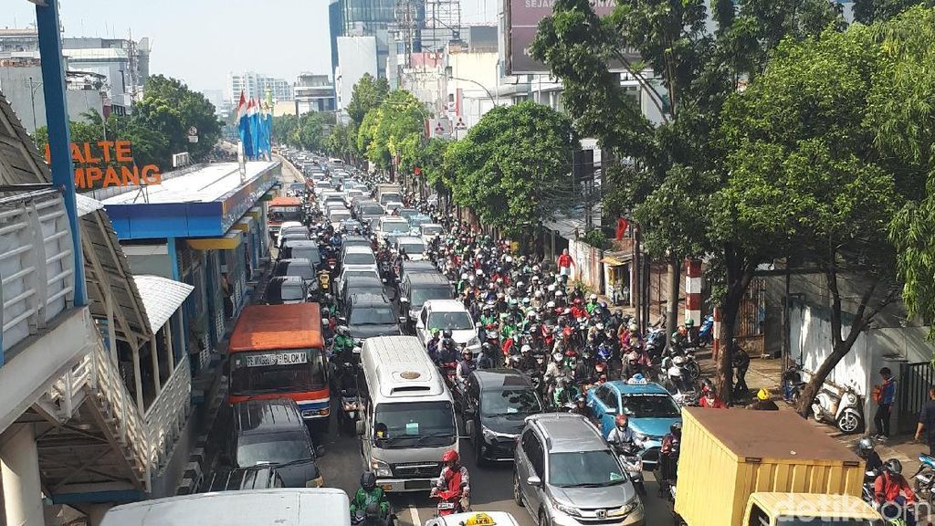 Macet Horor di Mampang, Akankah Sirna Usai Underpass Dibuka? Macet Horor di Mampang, Akankah Sirna Usai Underpass Dibuka?