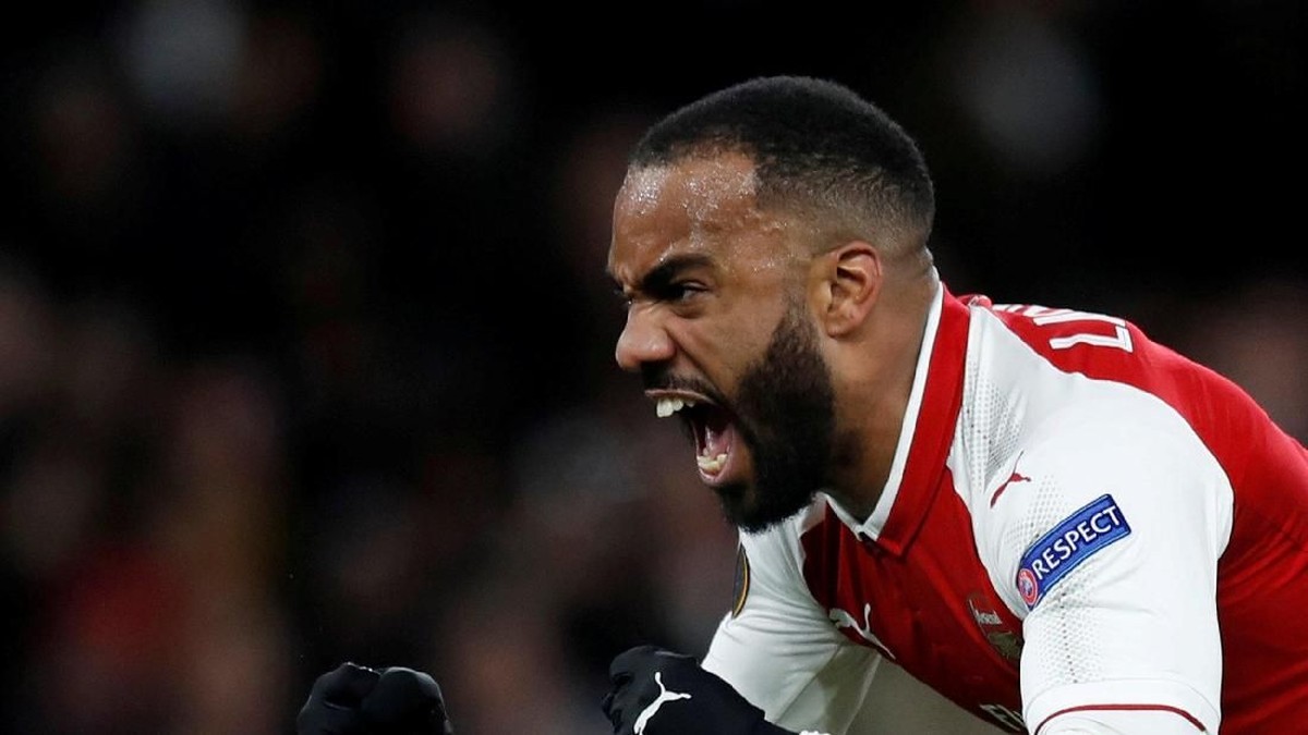 Alexandre Lacazette mencetak dua gol ke gawang CSKA Moskow (Eddie Keogh/Reuters)
