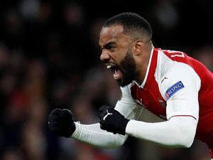 Sedikit Penyesalan di Balik Dua Gol Lacazette
