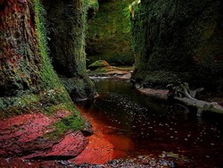 Bukan Judul Sinetron, Ini Fenomena Jurang Darah