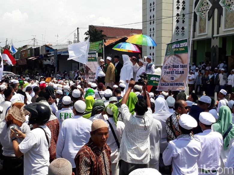 Desak Penegakan Hukum, Massa di Tegal juga Demo Sukmawati