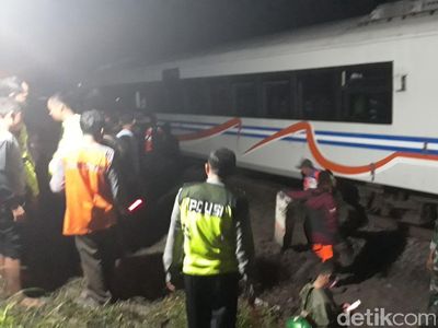 Ngeri! KA Sancaka Tabrakan dengan Truk Trailer di Ngawi