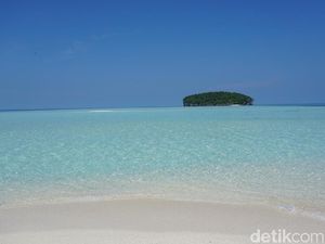 Keajaiban Raja Ampat, Pasir Putih Timbul di Tengah Laut