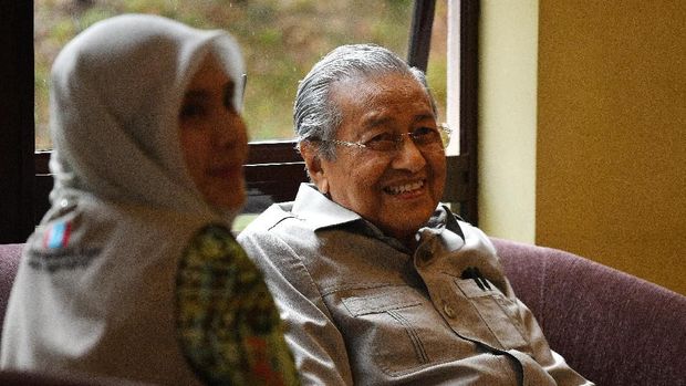 Tiga Jurus Najib Lumpuhkan Oposisi Jelang Pemilu