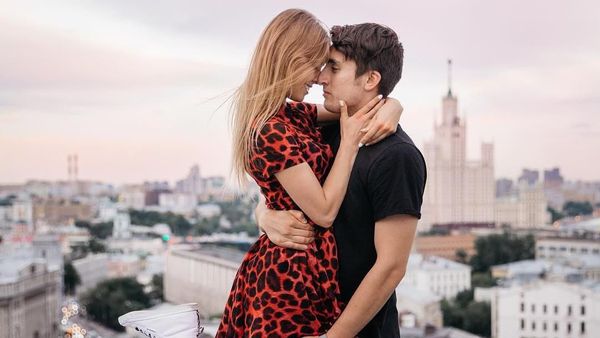 Pasangan Ini Hobi Kencan di Gedung Tinggi, Foto-fotonya Bikin Merinding