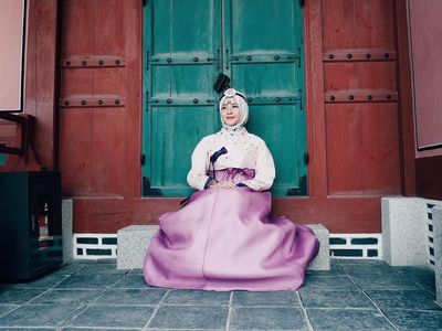 Anyonghaseyo, Cantiknya Gaya Hijab Natasha Rizki Saat Jalan-Jalan di Korea