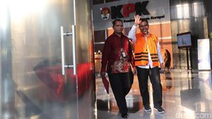 Ditahan KPK, Ketua DPRD Kota Malang Tersenyum