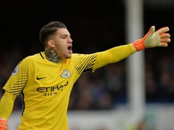 Tiki-taka di Tengah Lapangan, Ederson Kiper atau Gelandang Sih?