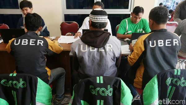 Driver Uber Menyerahkan Diri Gabung Grab