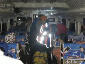 Ratusan Penumpang KA Sancaka Masih Terjebak di Gerbong