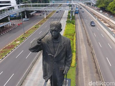 Foto: Bolong di Patung Jenderal Sudirman dari Jepretan Drone