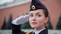 Polisi Cantik Rusia yang Suka Jalan-jalan, Awas Jatuh Hati!