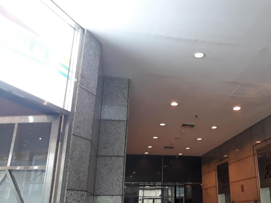 Kondisi Terkini Plafon Gedung BEI yang Kemarin Ambrol Kondisi Terkini Plafon Gedung BEI yang Kemarin Ambrol