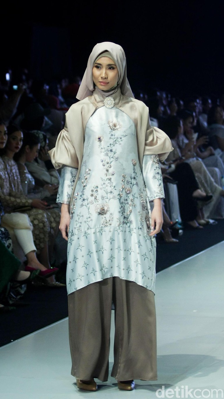 Model Gamis Ria Miranda Terbaru