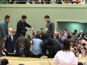 Kenapa Wanita di Jepang Tak Boleh Masuk Ring Sumo?