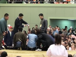 Kenapa Wanita di Jepang Tak Boleh Masuk Ring Sumo?