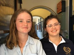 Kontroversi Perlunya Pelarangan Ponsel Digunakan dalam Kelas