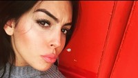 Georgina Rodriguez. Sosok perempuan ini belakangan jadi sangat dikenal. Bagaimana tidak, ia merupakan pasangan dari megabintang Madrid Cristiano Ronaldo. (Foto: internet)